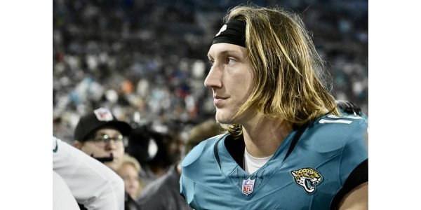 La tentative de Trevor Lawrence de battre Patrick Mahomes échoue
